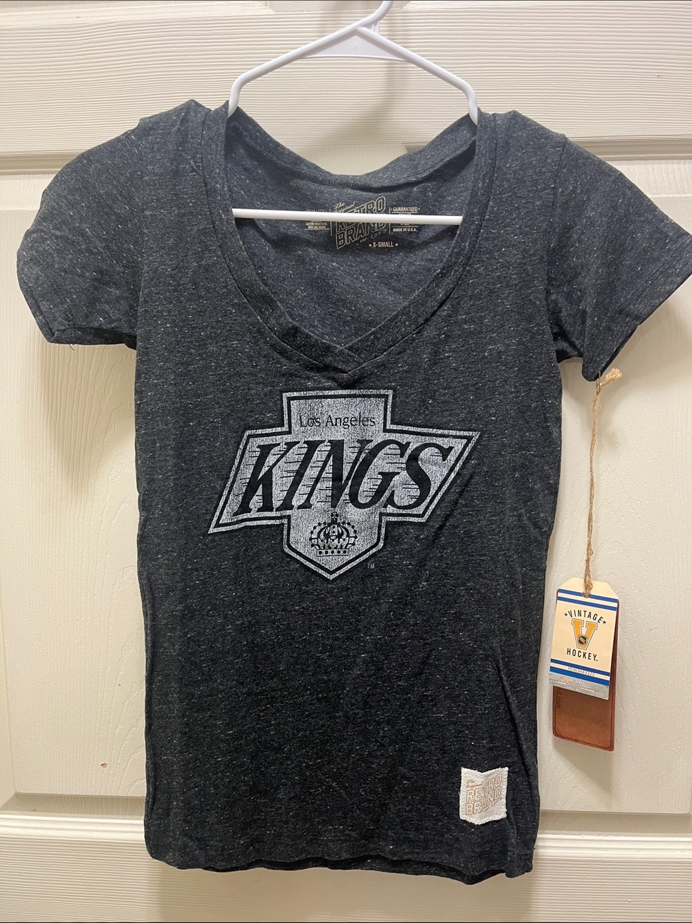 Retro Brand Black Heathered V-Neck Los Angeles Kings Graphic Tee XSmall